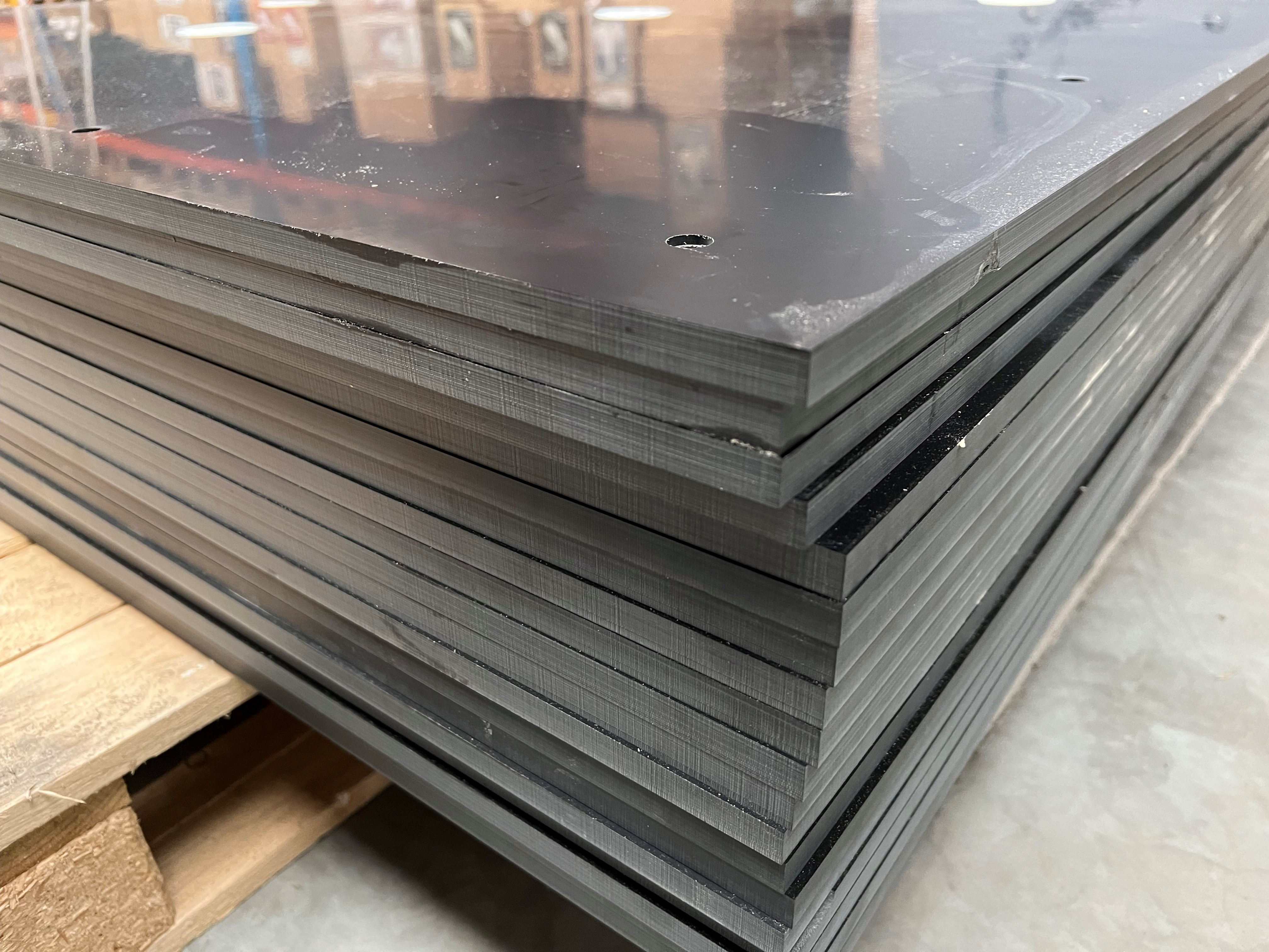 Vierpass HPL 12mm gefräst mit den gewählten Standplatten